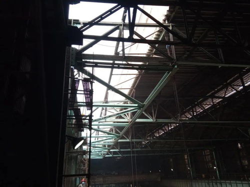 湛江三高爐環(huán)保BOO項(xiàng)目實(shí)現(xiàn)關(guān)鍵技術(shù)突破 渣處理轉(zhuǎn)爐渣主廠房輥壓區(qū)換梁抽柱圓滿完成